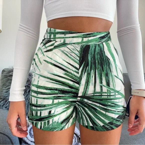 Dynamite Palm Print Tropical Shorts - Picture 1 of 8